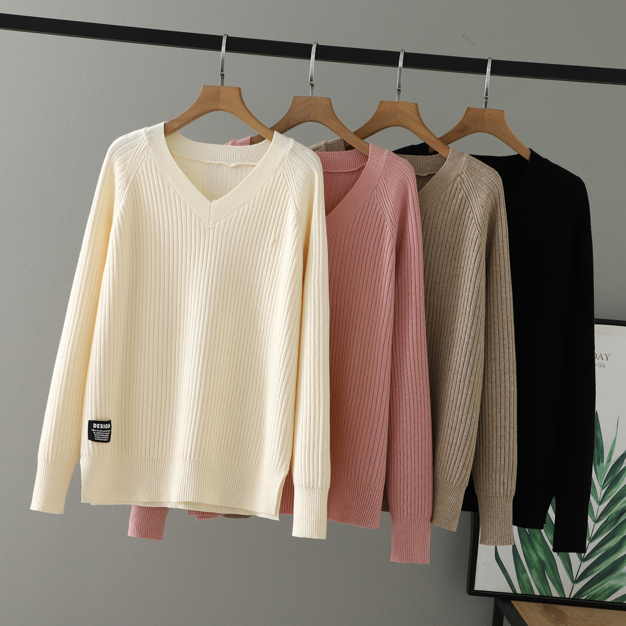 V领贴标上衣中年胖妹妹毛衣女