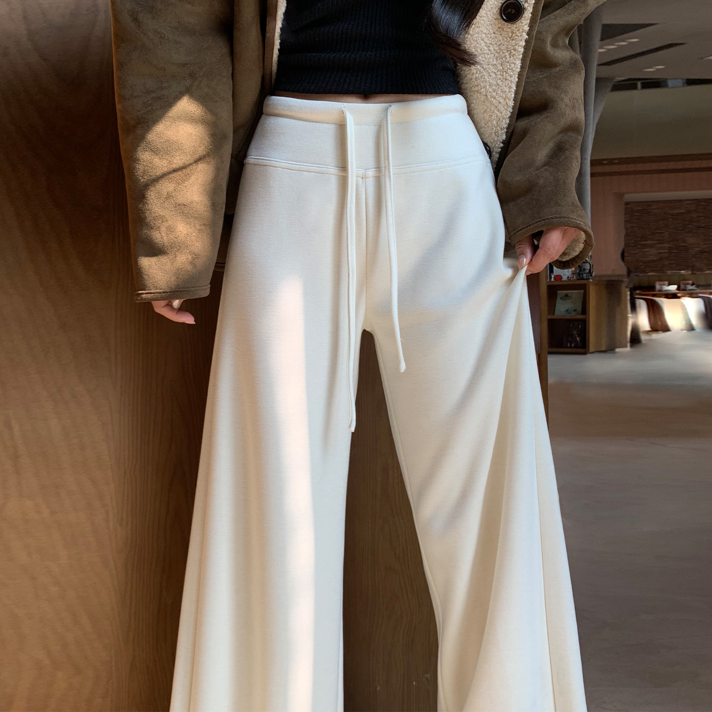 加绒加厚宽松面膜裤女秋冬2025新款高腰垂感显瘦米白色糯米阔腿裤