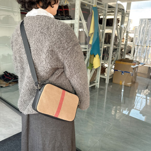 优家原创小众设计原版黄麻相机包男女通用款斜挎包通勤百搭格子包