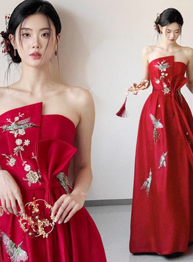 新娘敬酒服2025高端大气轻奢小众晨袍红色中式抹胸晚礼服高级感女