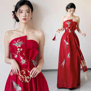 新娘敬酒服2025高端大气轻奢小众晨袍红色中式抹胸晚礼服高级感女