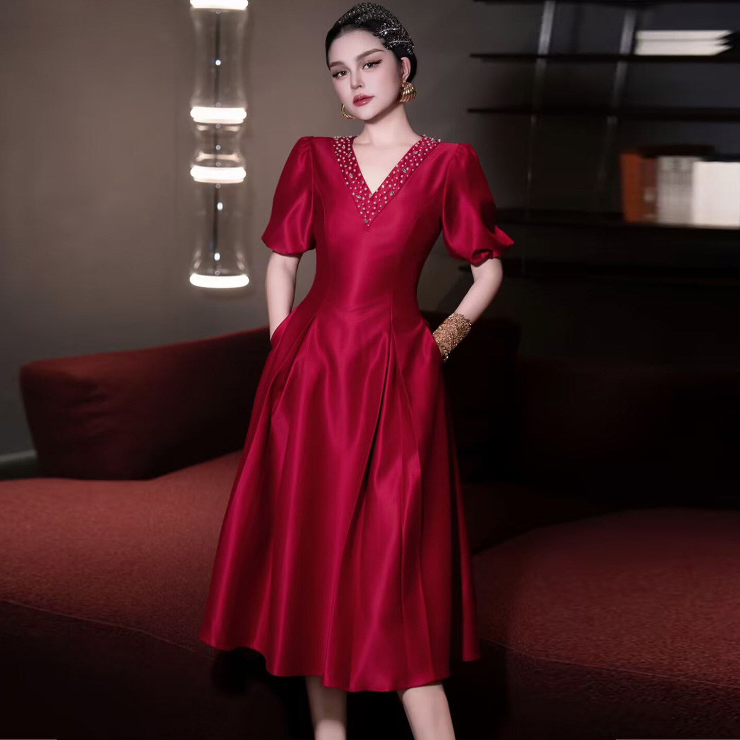 高级感钉珠红色连衣裙女夏装新款新中式高端修身气质V领A字中长裙