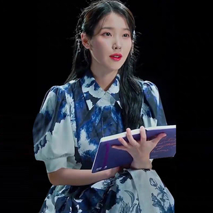 IU李知恩同款2023夏新短袖水墨画抽象蓝色印花中长款衬衫领连衣裙