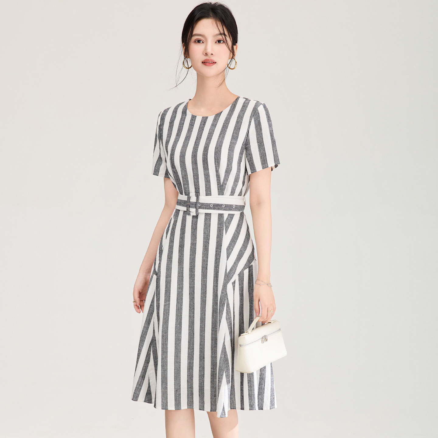 条纹夏装连衣裙2026夏季新款文艺时尚亚麻老钱风女装优雅连衣裙女