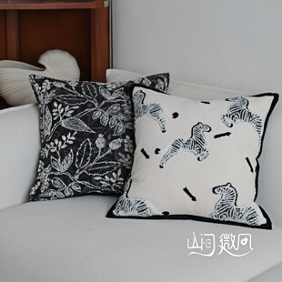 绣花斑马靠包现代极简中古风轻奢黑白色抱枕靠枕高级感样客厅沙发