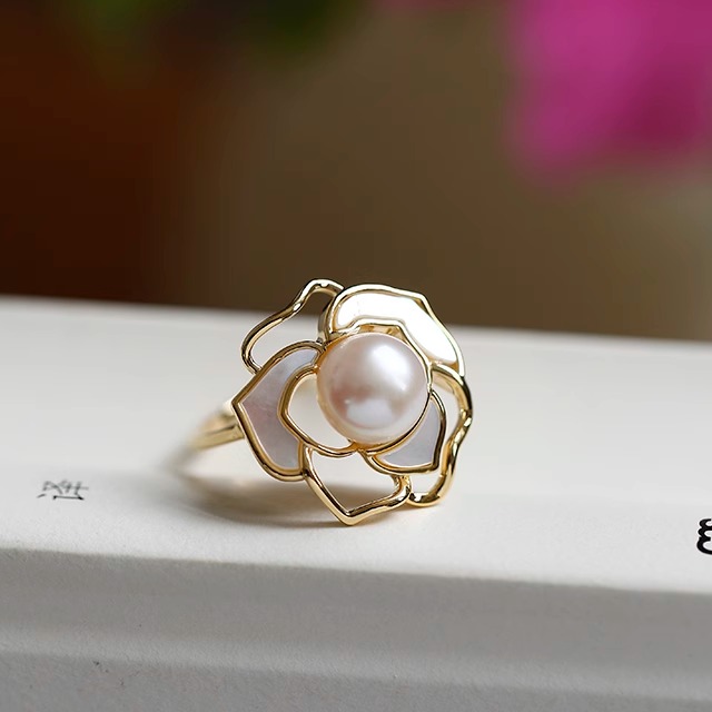 一朵山茶花丨天然珍珠白蝶贝戒指