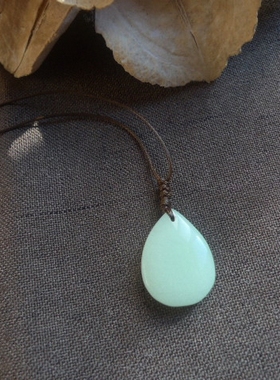 阿福珠宝 天然夜光石大水滴编织吊坠蜡绳项链