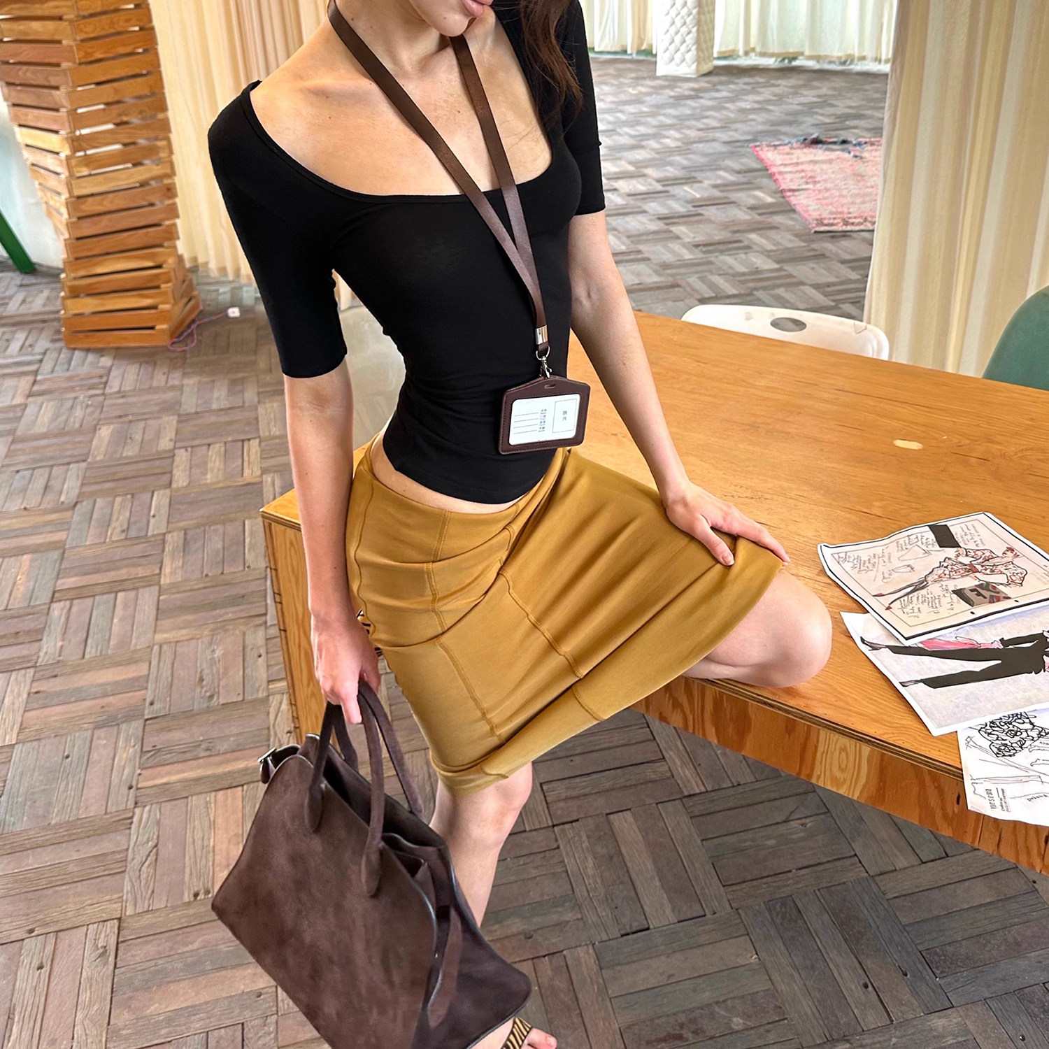 黑色短袖T恤女修身收腰方领短款时尚套装