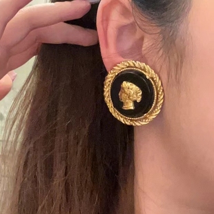 2024新款 复古宫廷风耳夹黑色中古风珐琅工艺头像耳环气质百搭