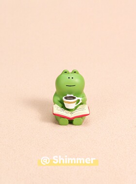 可爱咖啡杯青蛙阅读桌面摆件