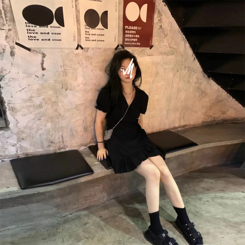 法式黑色连衣裙女小个子V领显瘦