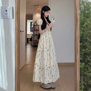 法式温柔风杏色泡泡袖碎花连衣裙女小个子收腰显瘦A字长裙度假风