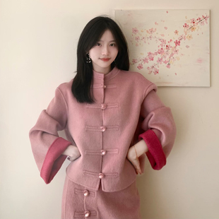 新中式国风粉色盘扣两件套女秋冬季新款小个子撞色毛呢上衣半身裙