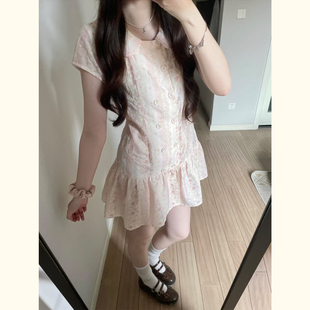 温柔风粉色碎花娃娃领连衣裙女夏季短袖双排扣收腰显瘦小个子短裙