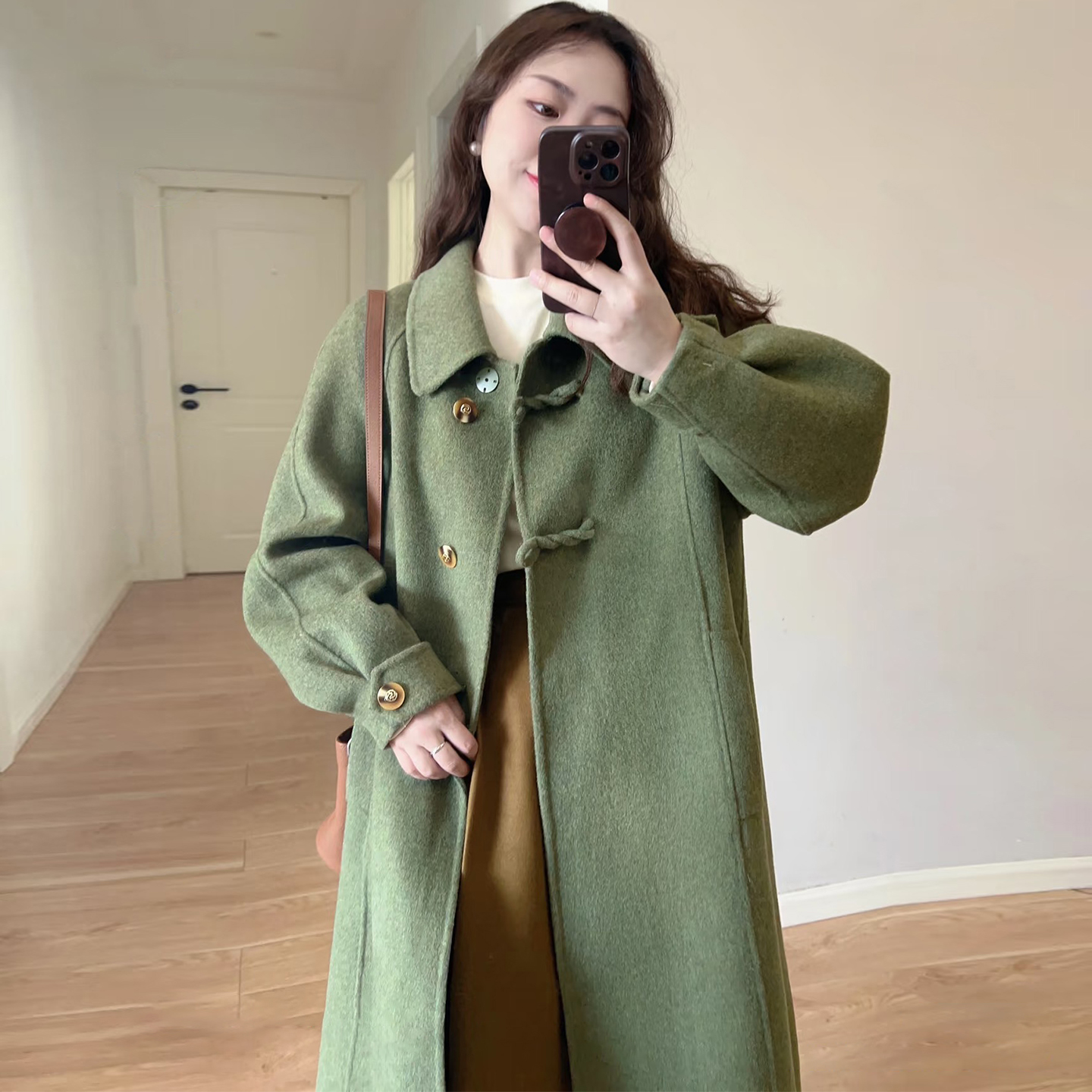 复古赫本风绿色翻领毛呢大衣