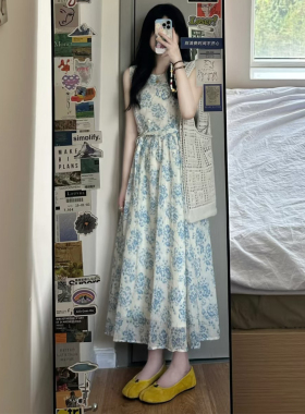 法式气质蓝色碎花连衣裙女夏季新款小个子收腰显瘦无袖背心长裙子