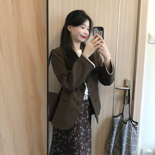 韩系复古咖色小西装女袖口蕾丝拼接设计感松弛感短款休闲西服外套