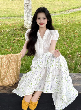 法式温柔风套装女夏季新款木耳边收腰衬衫+清新碎花半身裙两件套