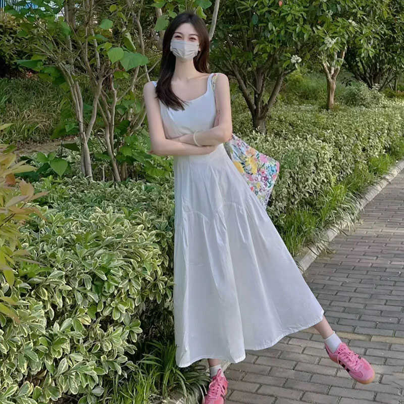 收腰显瘦吊带连衣裙白裙度假长裙