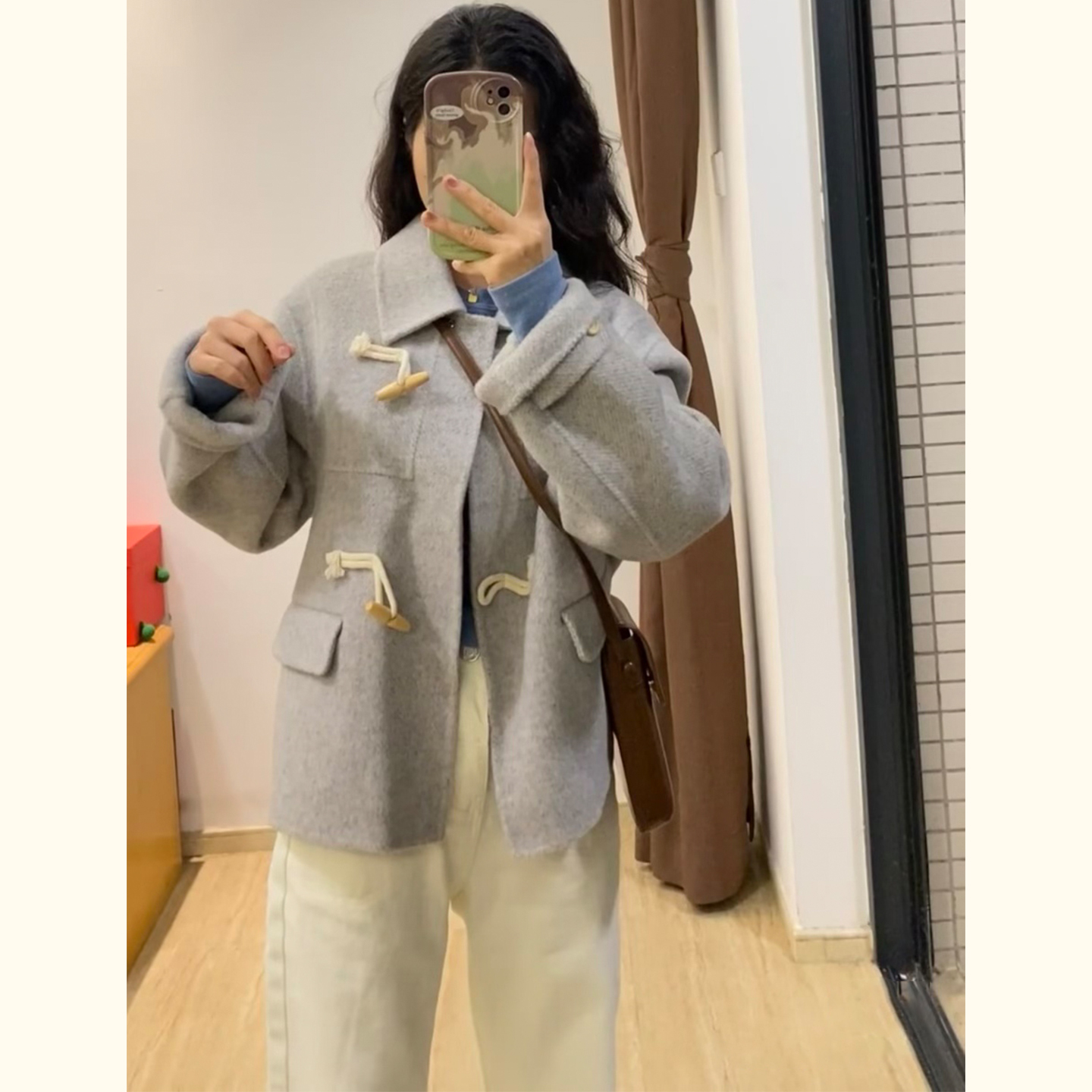 韩系牛角扣翻领短款毛呢外套