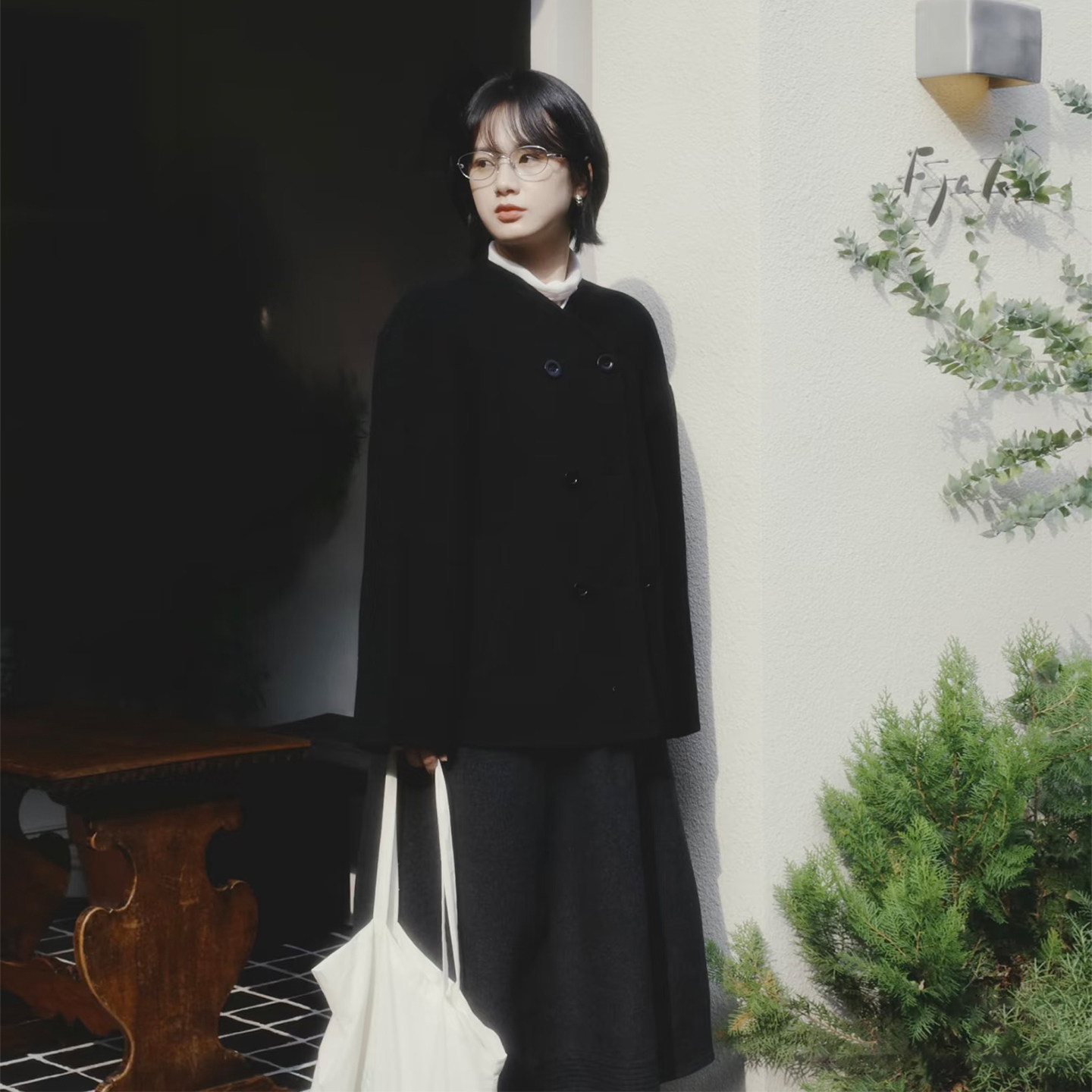 复古慵懒风黑色毛呢外套女秋冬季中长款双排V领呢子扣大衣