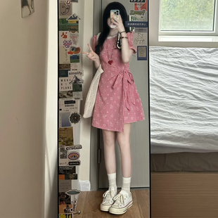 法式复古红色格子泡泡袖连衣裙女夏季新款高级感收腰显瘦A字短裙