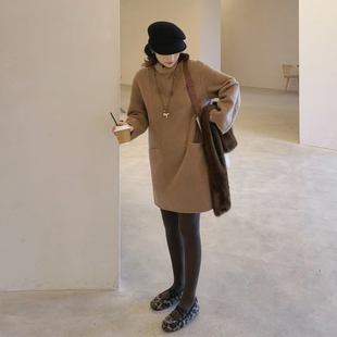 老钱风毛呢连衣裙外套女秋冬气质百搭中长款驼色直筒可翻折高领裙
