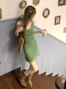 度假风绿色波点V领挂脖连衣裙女夏季小个子辣妹收腰小裙子