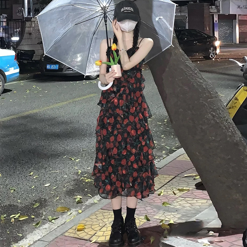 暗夜玫瑰碎花吊带连衣裙女夏季高级感法式复古甜美温柔气质长裙子