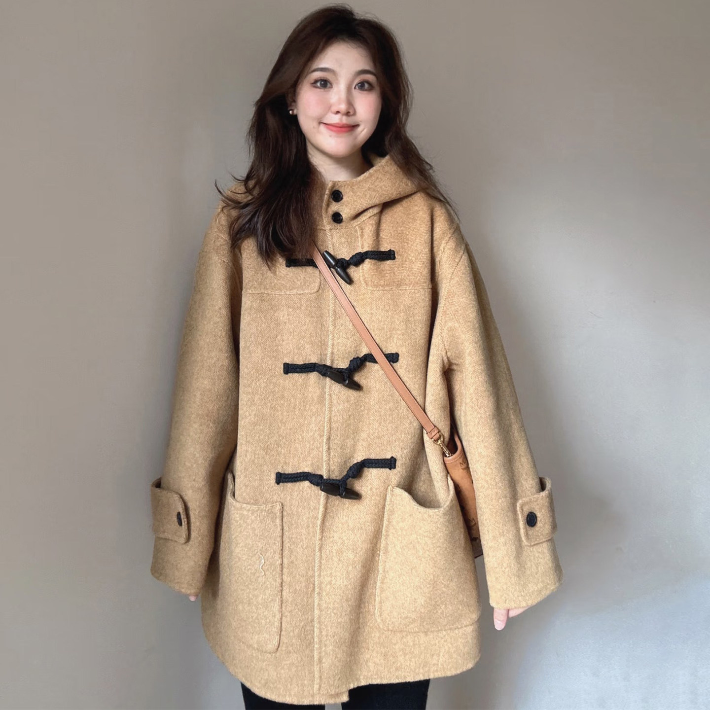 高级感驼色牛角扣连帽呢子大衣女秋冬装中长款宽松毛呢外套学院风,女装/女士精品,毛呢外套,淘宝优惠券,粉丝福利购,淘宝优惠卷