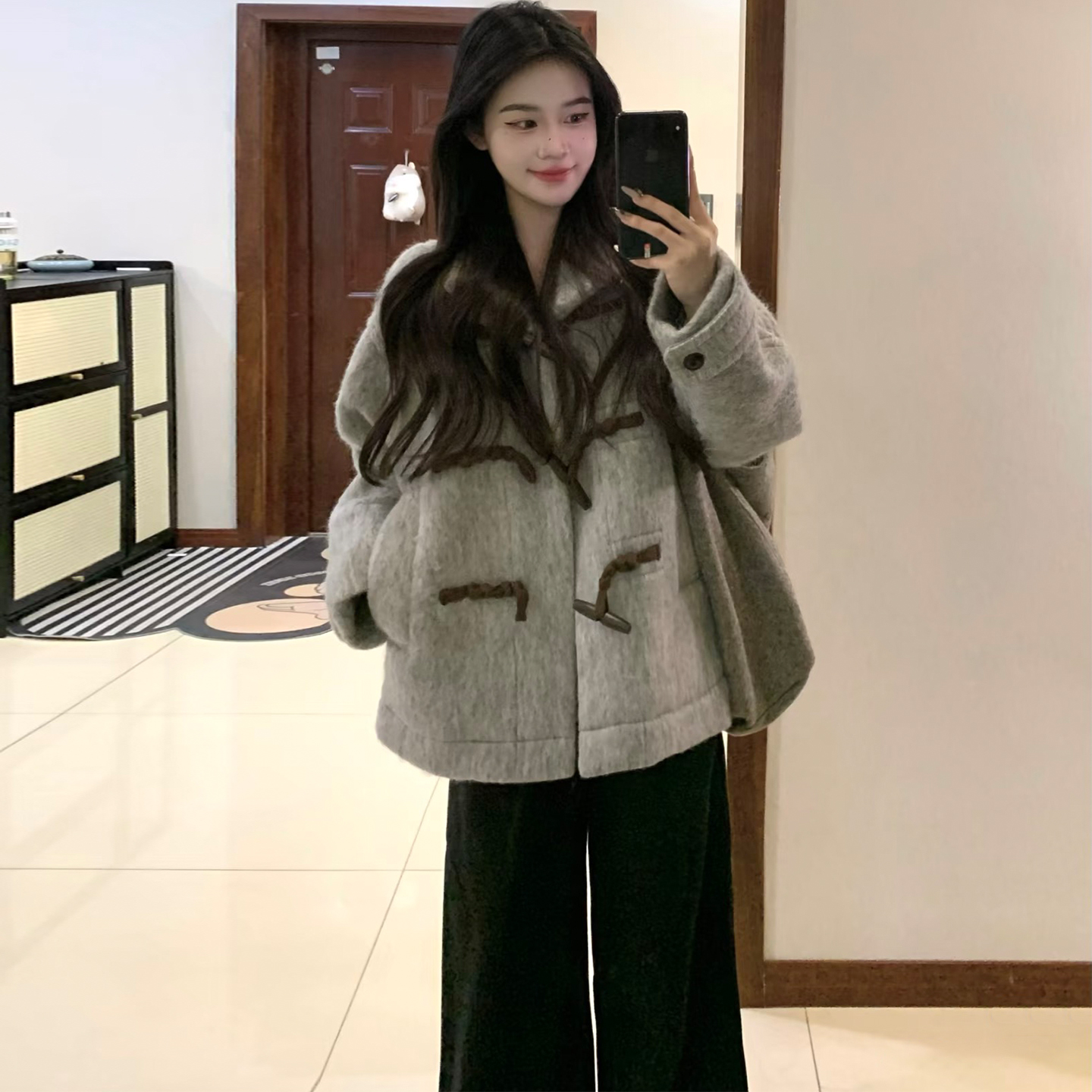 下个周韩系灰色牛角扣毛呢外套