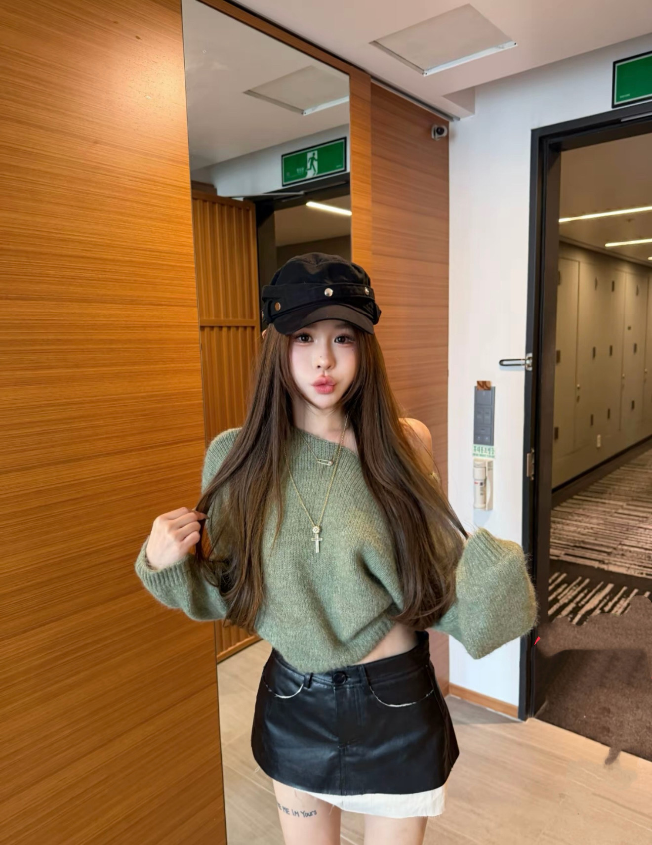 MIDO家 2026秋冬新款宽松显瘦设计感斜领露肩长袖针织衫毛衣女