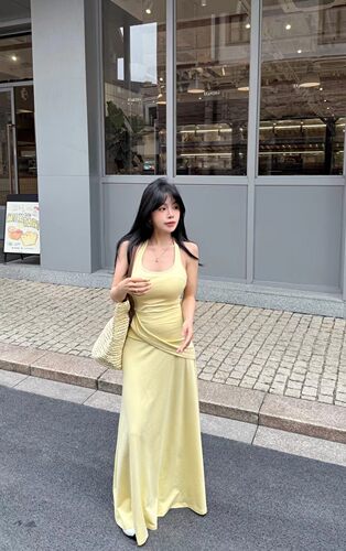 MIDO家 设计感别致褶皱气质吊带连衣裙女2026春季显瘦A字裙长裙