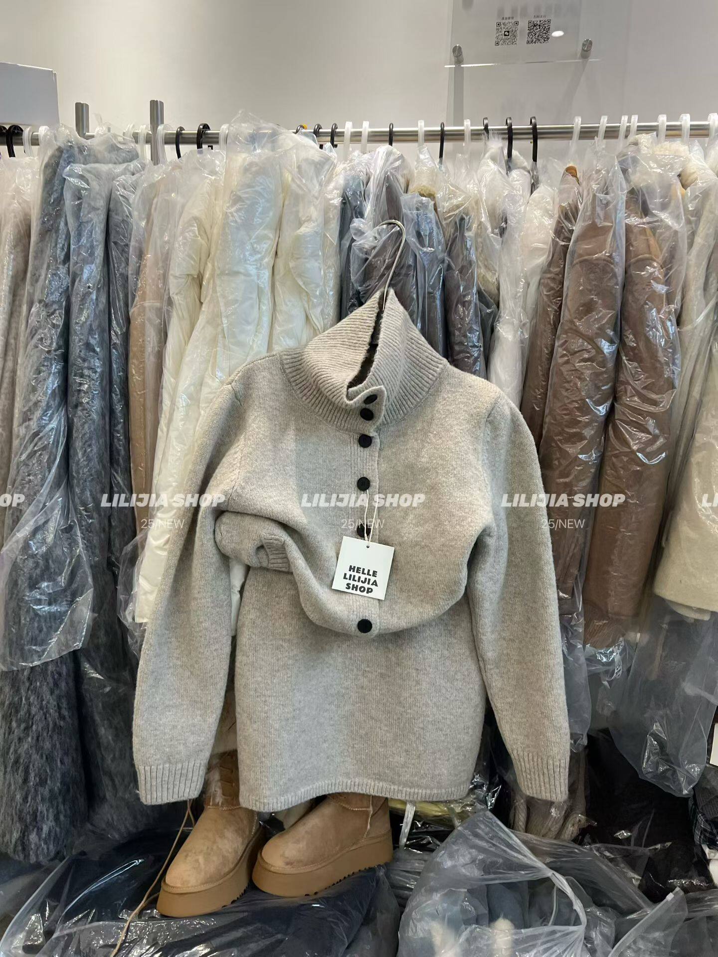 MIDO家 针织长袖立领单排扣毛衣开衫+松紧腰A字淑女短裙两件套装