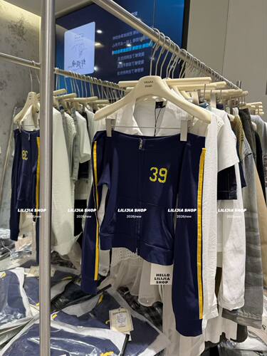 MIDO家 2026春季新款韩版时尚百搭宽松显瘦数字印花一字肩上衣