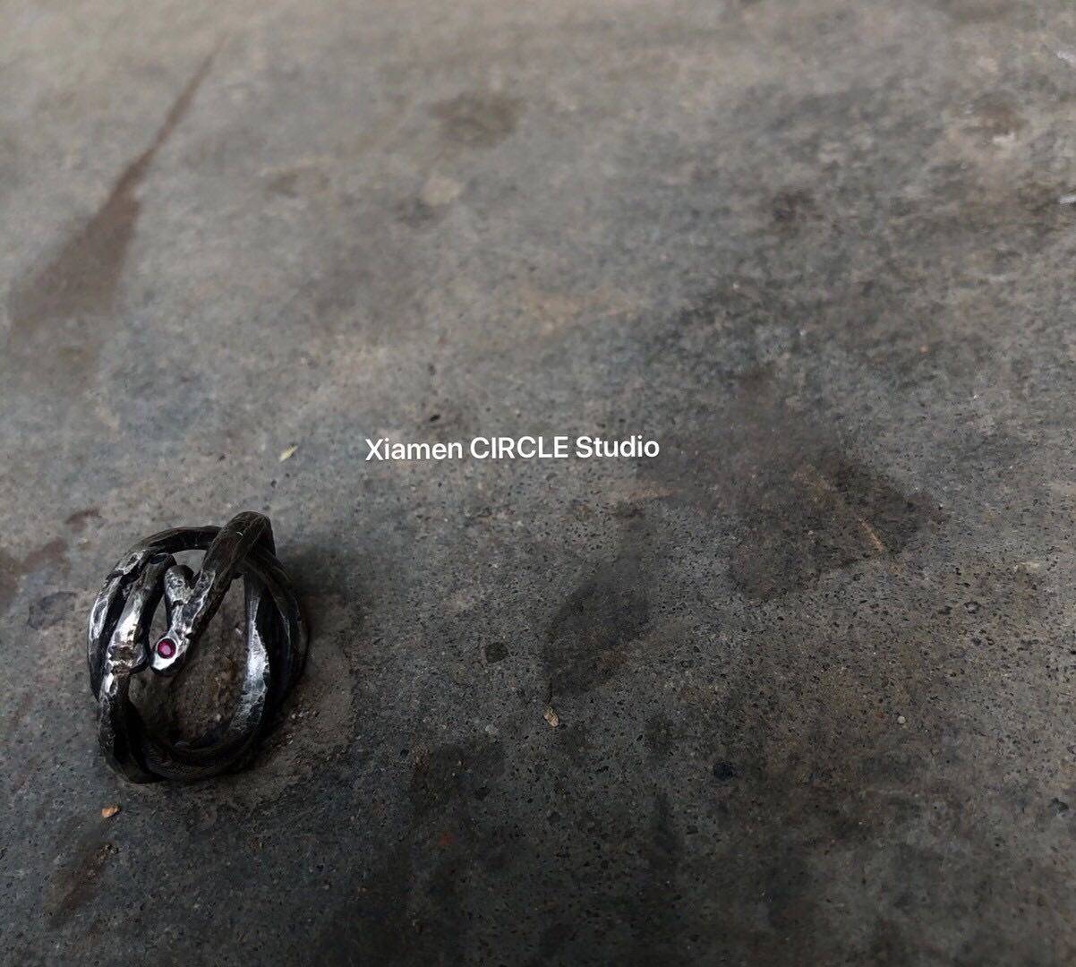 荆棘戒指加蓝宝石红宝石镶嵌手工银饰首饰小众暗黑戒指订制2021