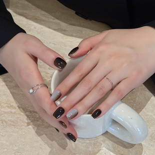 高级感亮面灰棕色渐变 纯手工穿戴甲2025短款 AuraNail 迷雾烟棕