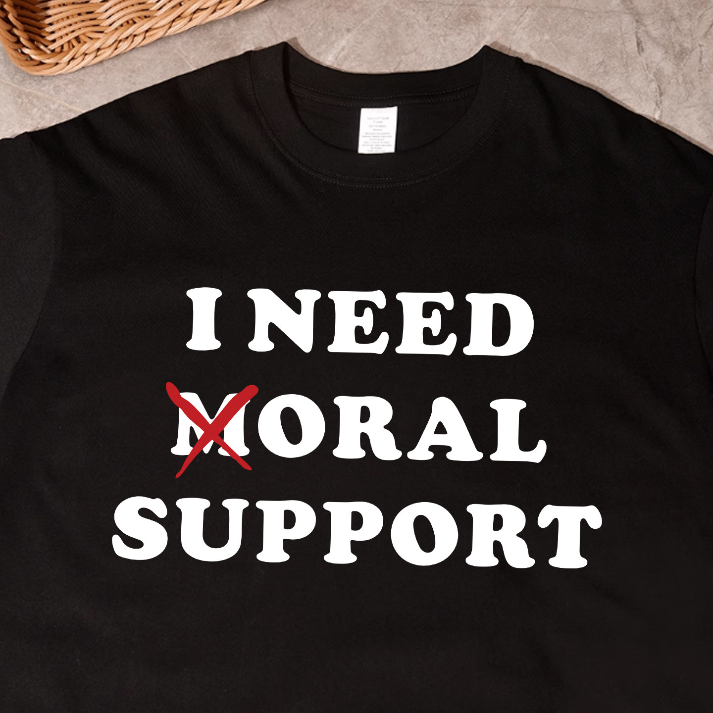 I NEED MORAL SUPPORT 英文玩梗图T恤短袖个性双关衣服字母体恤衫 - 实物图