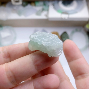 a货冰绿底貔貅吊坠口含珠貔貅吊坠