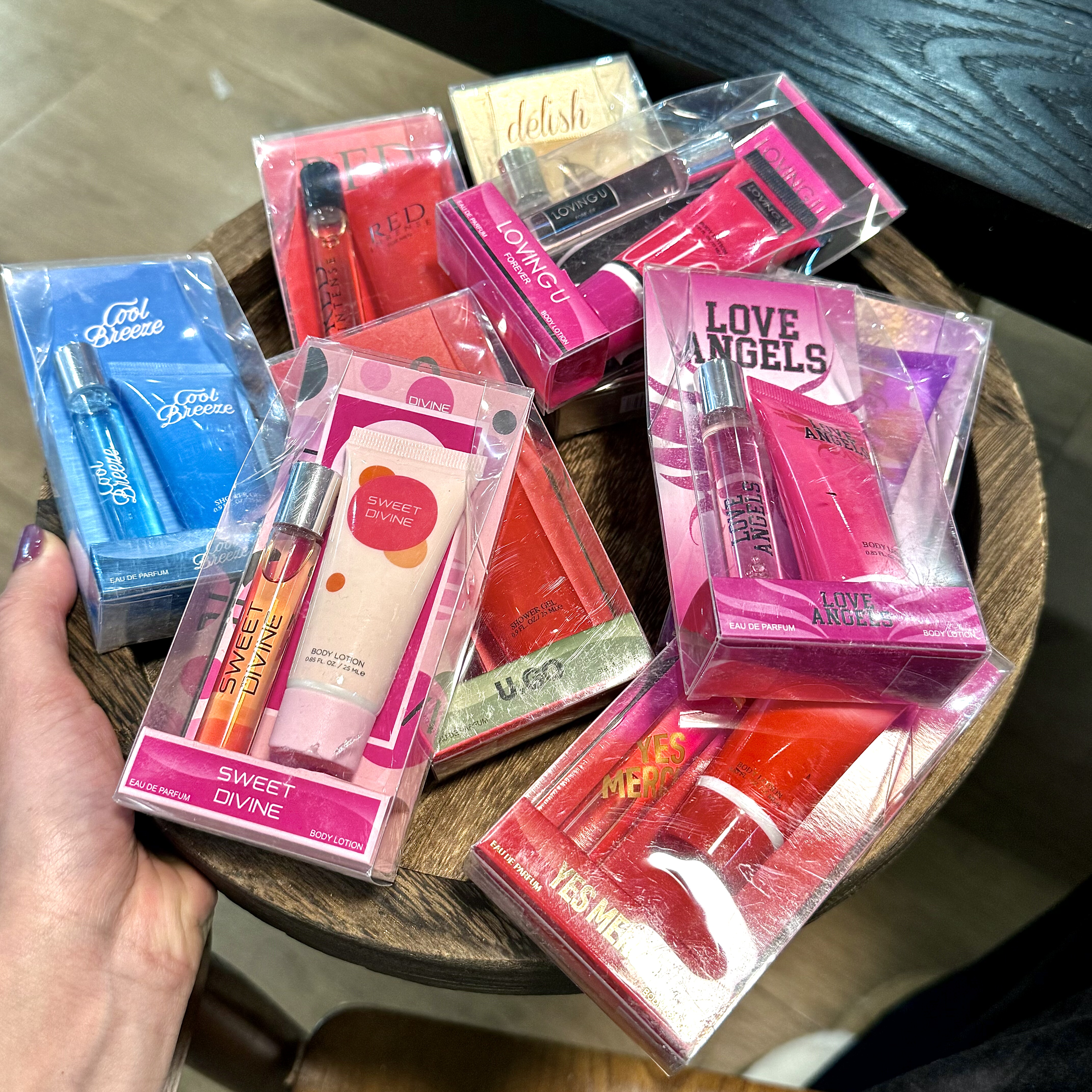 包邮发3组 好闻到犯规外贸香水套装试管8ml+身体乳25ml护手霜中性,彩妆/香水/美妆工具,香水套装,淘宝优惠券,粉丝福利购,淘宝优惠卷