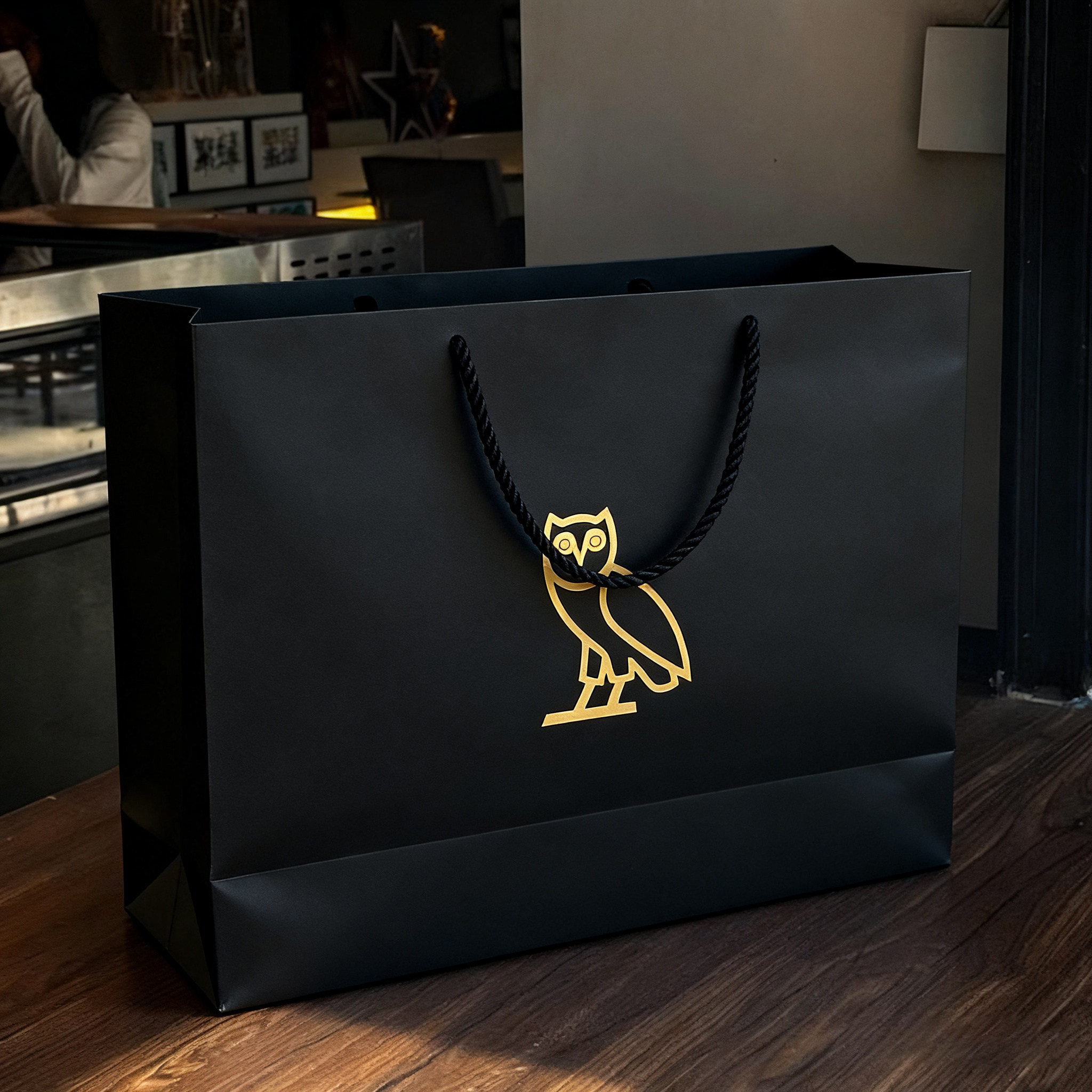 黑色高档服装店手提袋女装衣服包装纸袋美容院礼品购物袋现货定制