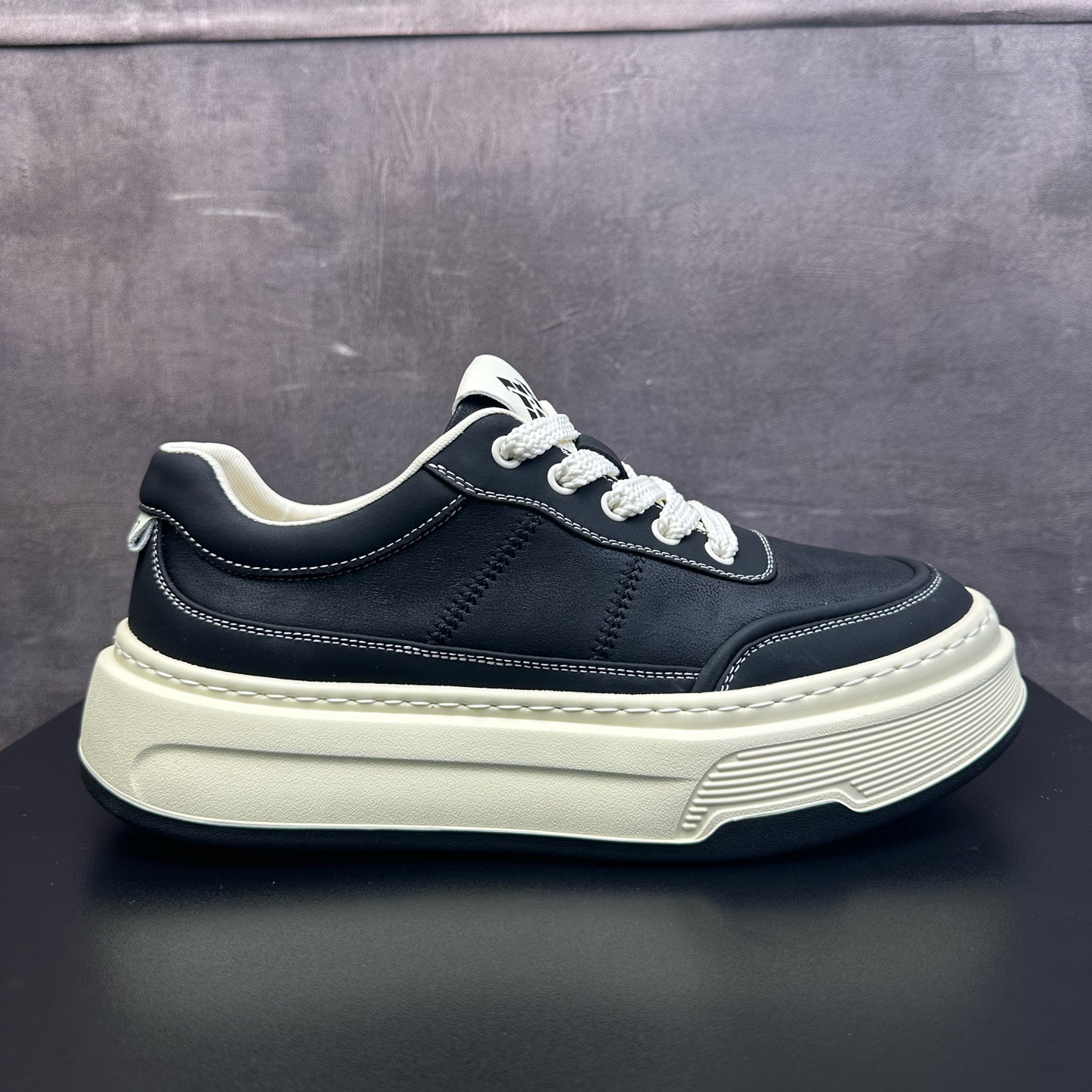 街拍设计款复古厚底男士板鞋潮流透气上线休闲鞋2026春款轻便单鞋,流行男鞋,休闲板鞋,淘宝优惠券,粉丝福利购,淘宝优惠卷