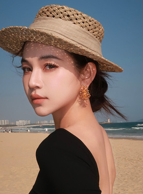 法式平顶复古草帽女2025新款咸草镂空礼帽沙滩遮阳帽夏天草编帽子