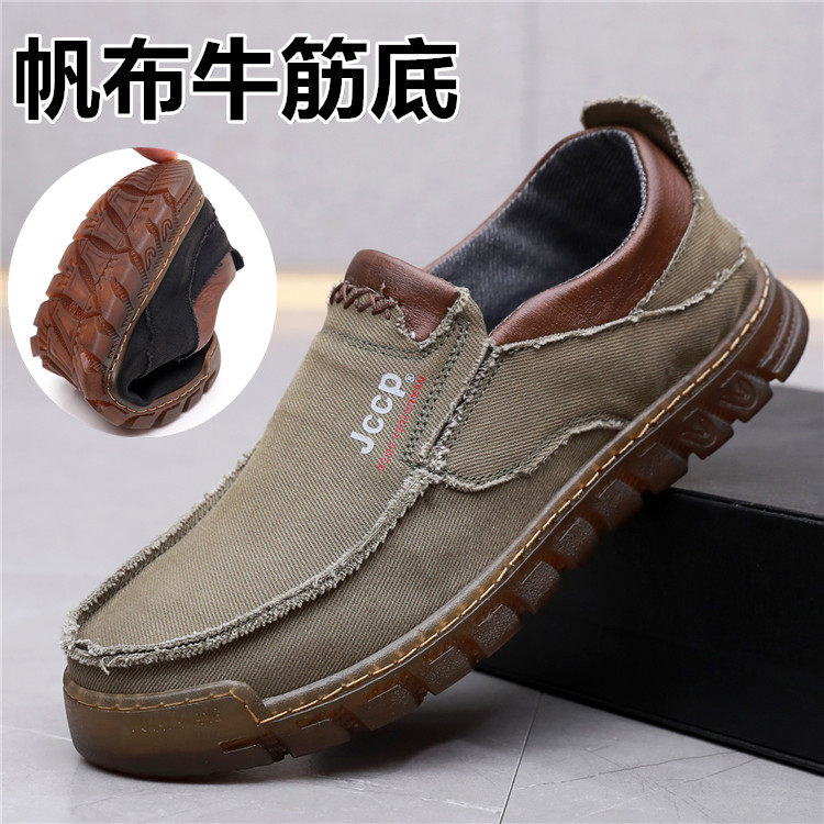 春秋季老北京布鞋男子开车