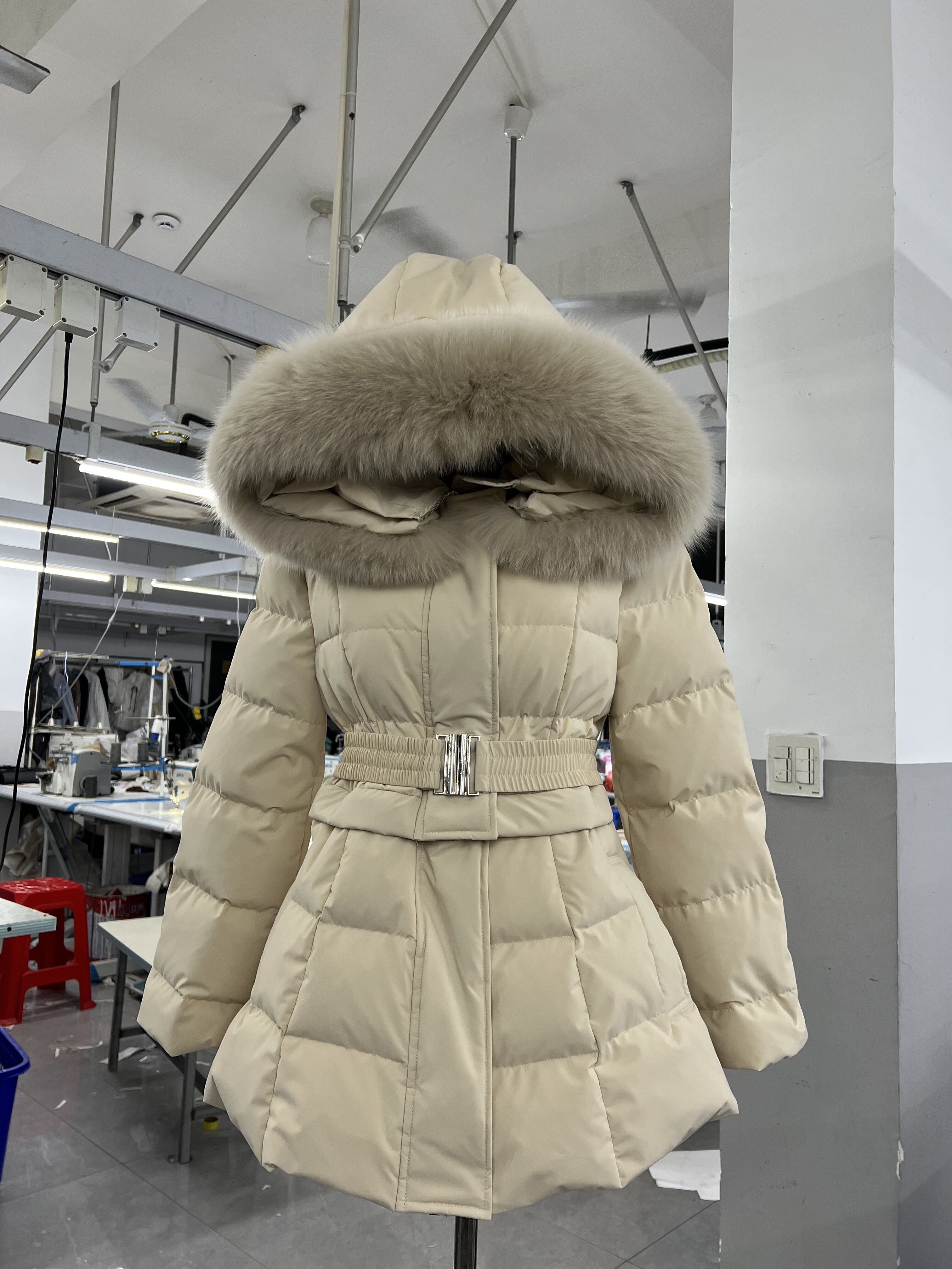 两穿卡色羽绒服女短款冬季2025年新款连帽超好看大毛领小个子收腰