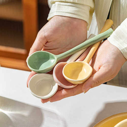 奶油风陶瓷高颜值家用长柄勺子