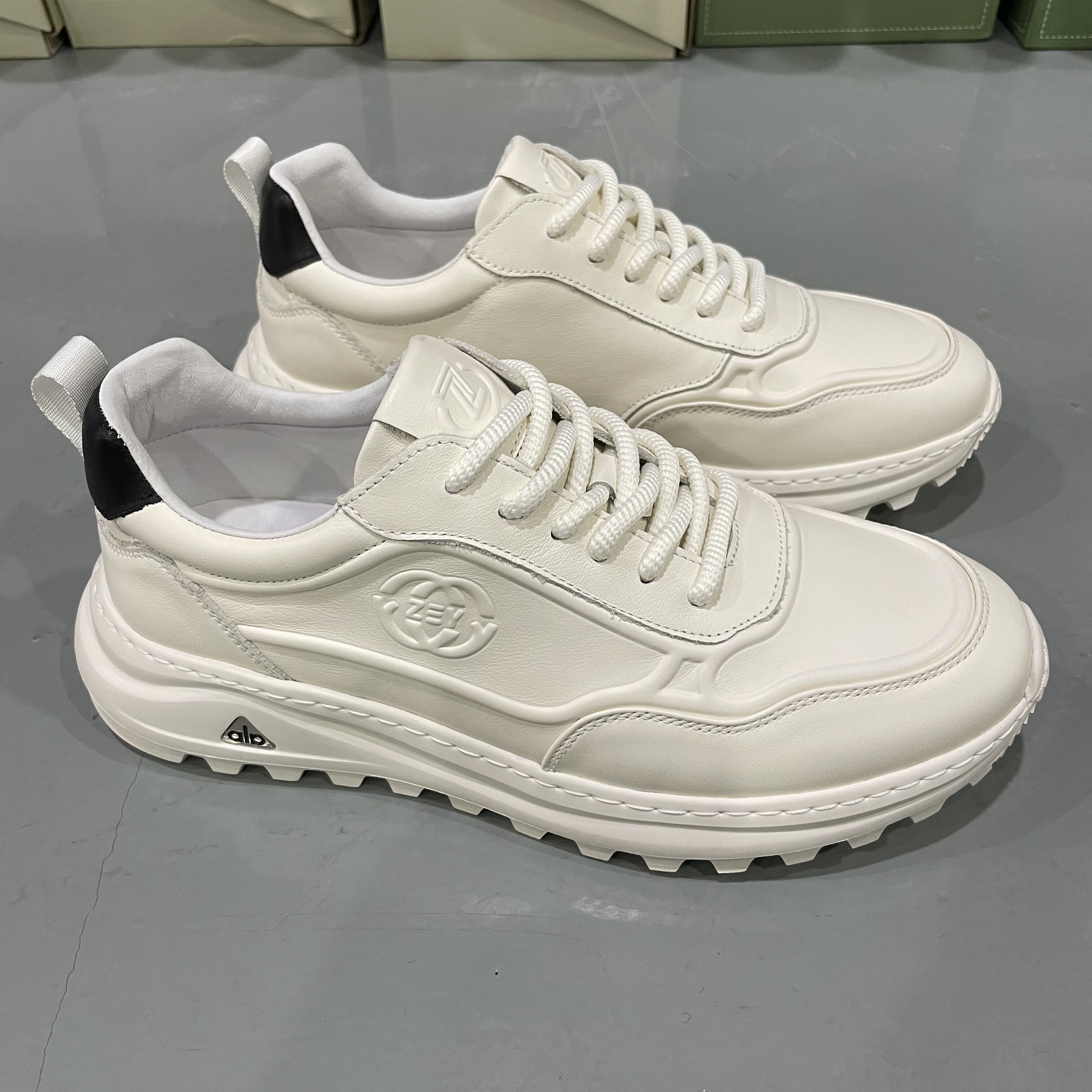 外贸新款青春时尚休闲小白鞋防滑橡胶软底系带通勤男款缝线牛皮鞋