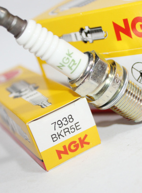 NGK火花塞BKR5E 7938适用于奔腾B50 1.6L志俊1.8L桑塔纳1.8L