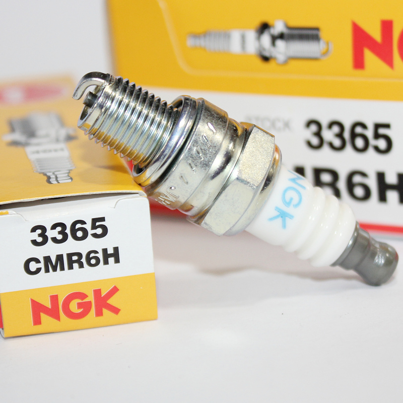 NGK火花塞CMR6H适用于小松6010遥控车7510斯蒂尔油锯绿篱机割灌机-封面