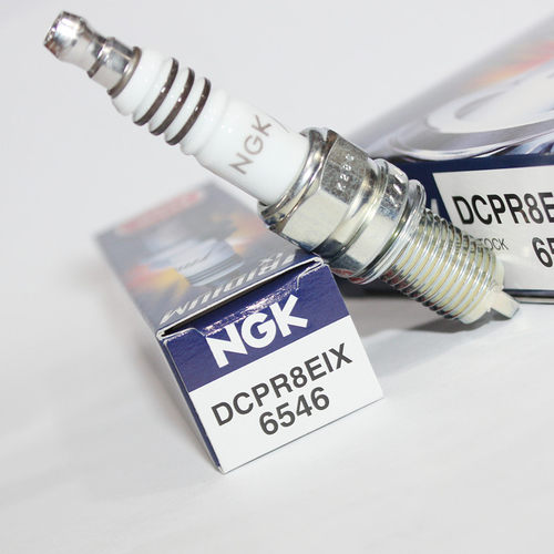 NGK铱金火花塞DCPR8EIX适用于杜卡迪696 695 796 795哈雷883软尾 - 封面
